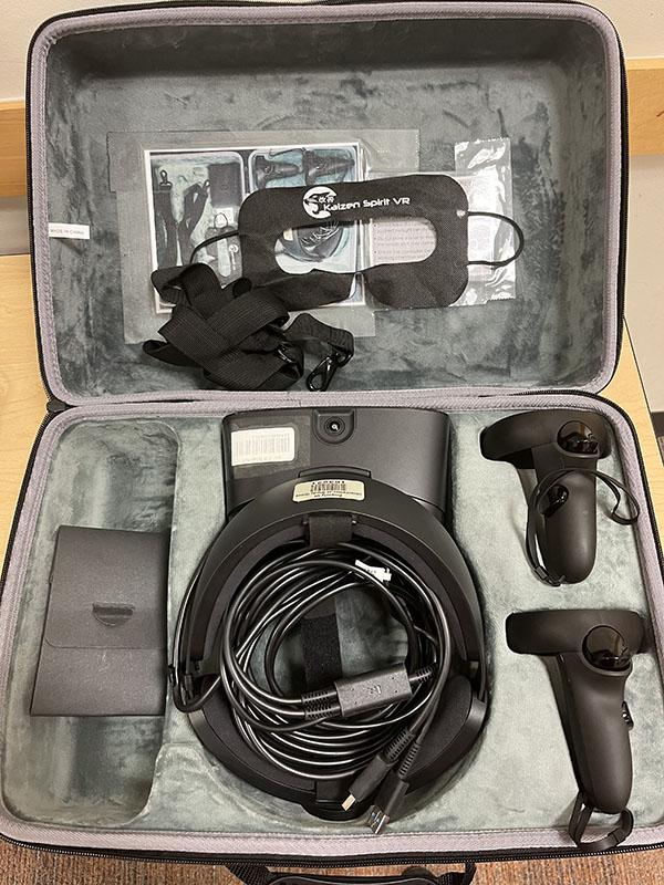Components inside the Oculus Rift S box include a sanitary mask, strap, headset, two controllers, connector cables, and a box containing a user manual and adapter port.